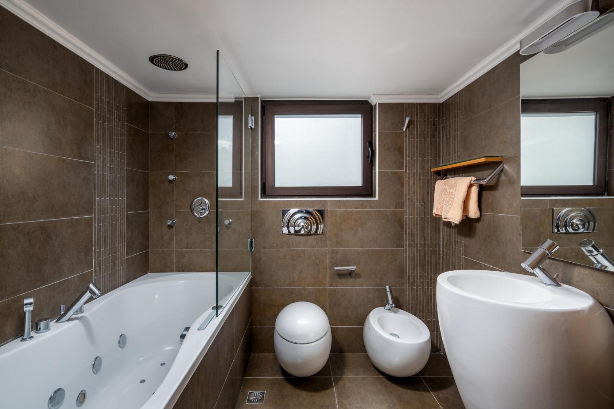 Rhodes Center Luxury Apartment *