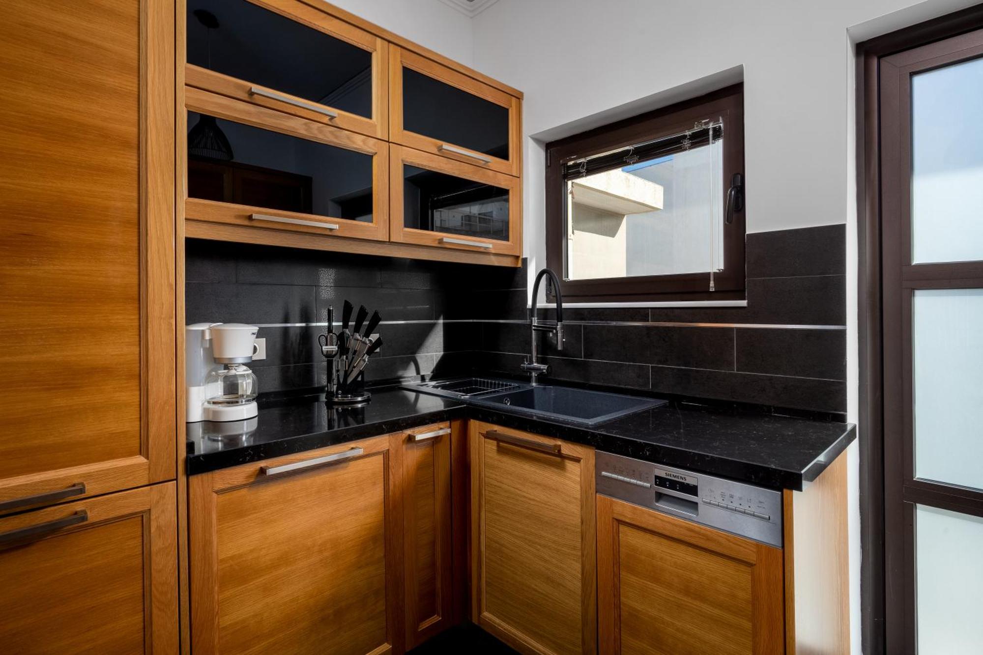 Rhodes Center Luxury *