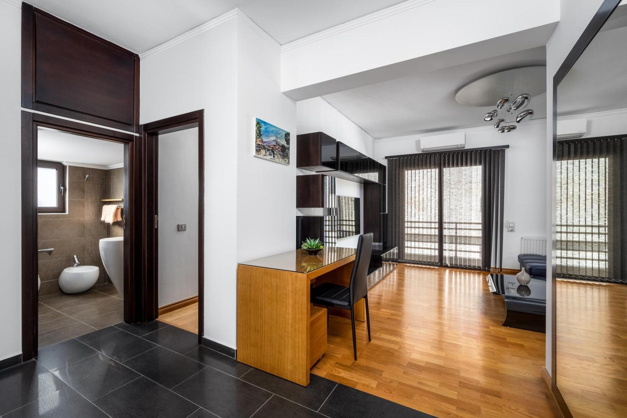 Rhodes Center Luxury *